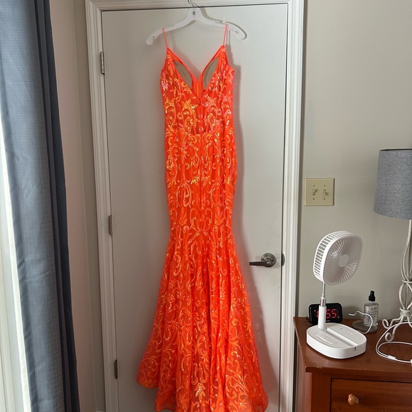 🧡🧡JVN by JOVANI PROM DRESS🧡🧡 - Picture 15 of 16